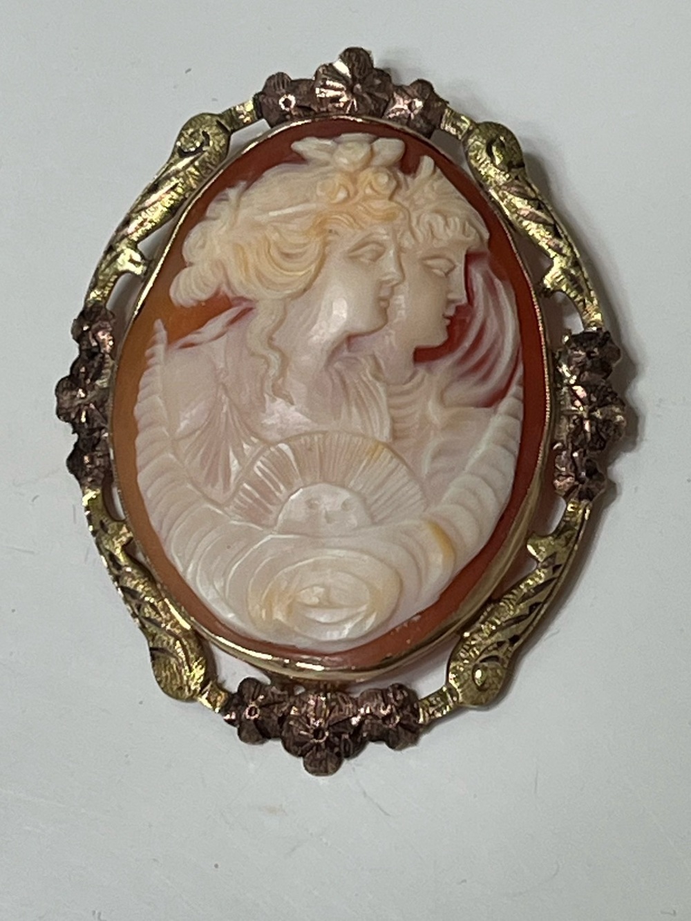 Vintage Shell Cameo Pendant/Brooch in Cream and Coral set in Gold-Tone Filagree